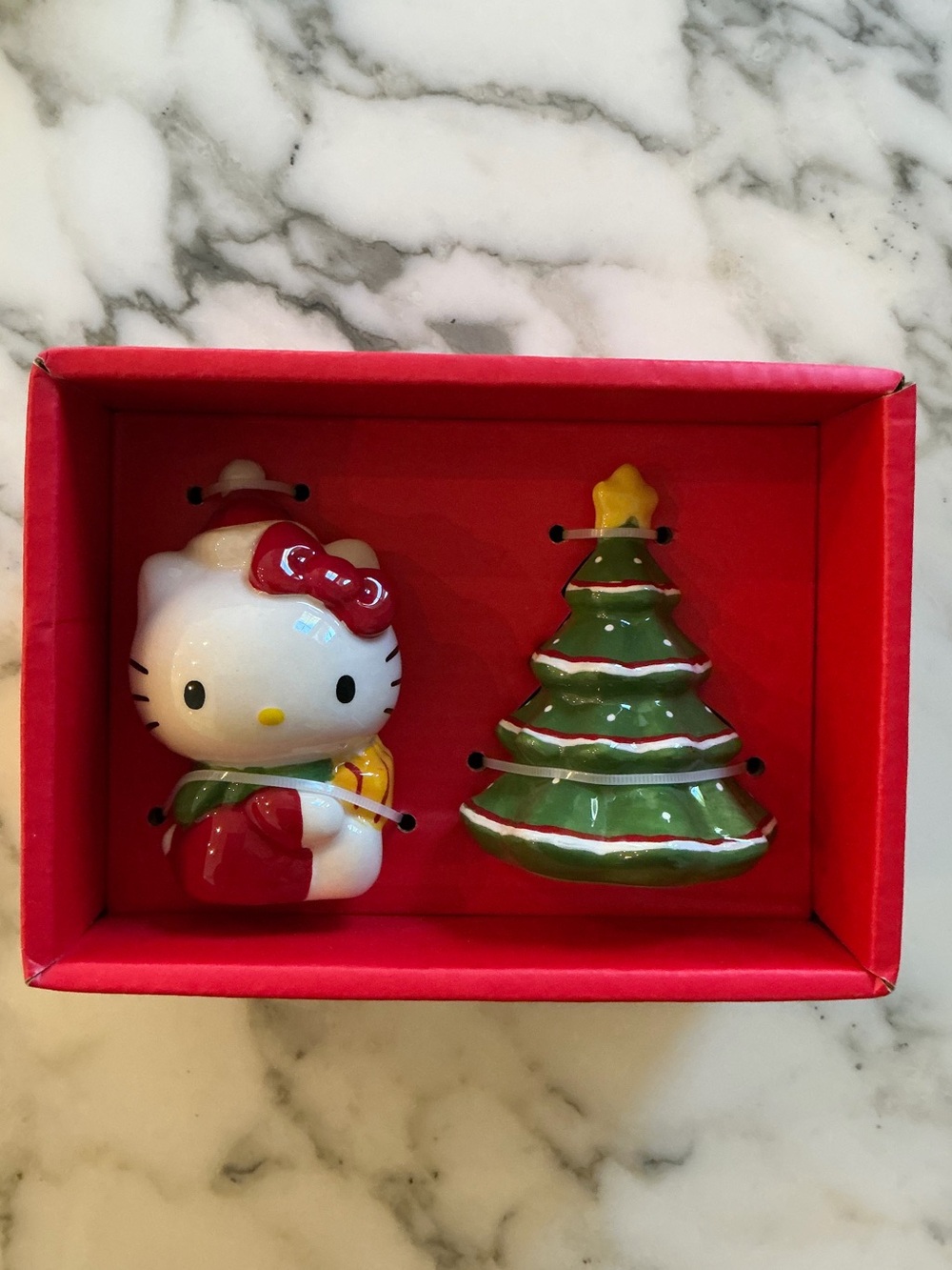 NIB Hello Kitty Christmas Holiday Ceramic Salt and Pepper Shakers